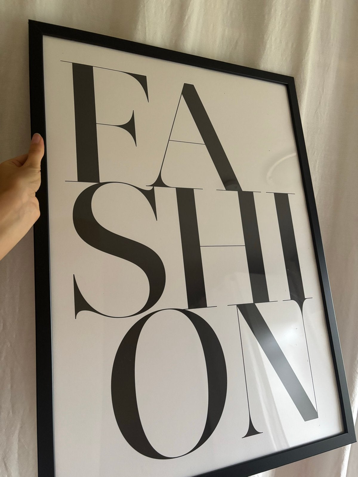Desenio Fashion Poster 70x50cm met IKEA Fiskbo Lijst Zwart, Kunststof, Ophalen of Verzenden, Zo goed als nieuw, Fotolijst