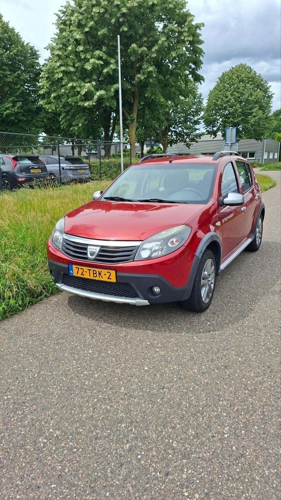Dacia Sandero 1.6 MPI Euro5 2012 Rood, Auto's, Dacia, Voorwielaandrijving, Stof, Zwart, 4 cilinders