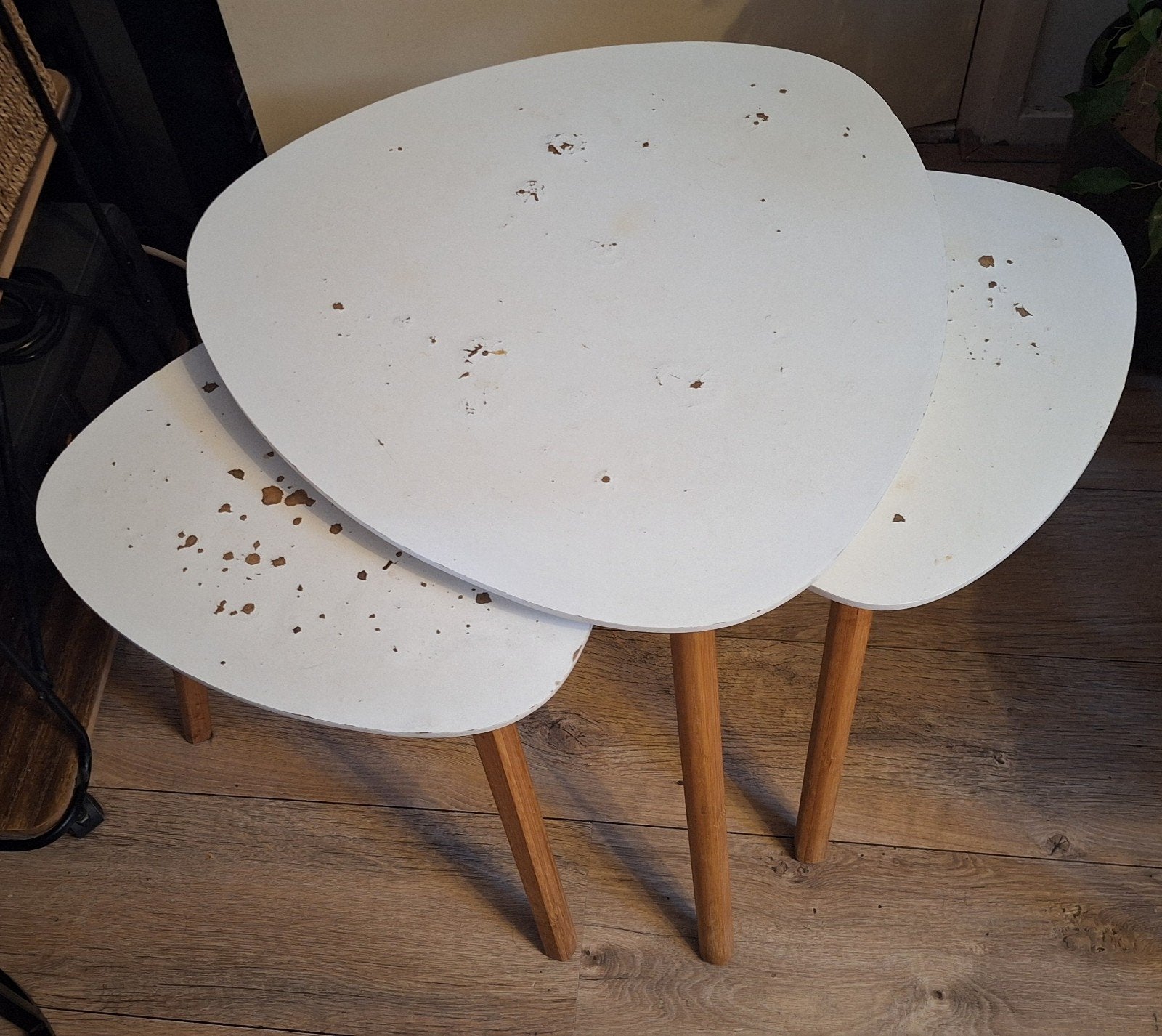 Gratis 3 Bijzettafels van Jysk - 1 grote, 2 kleine (opknappe, Ophalen