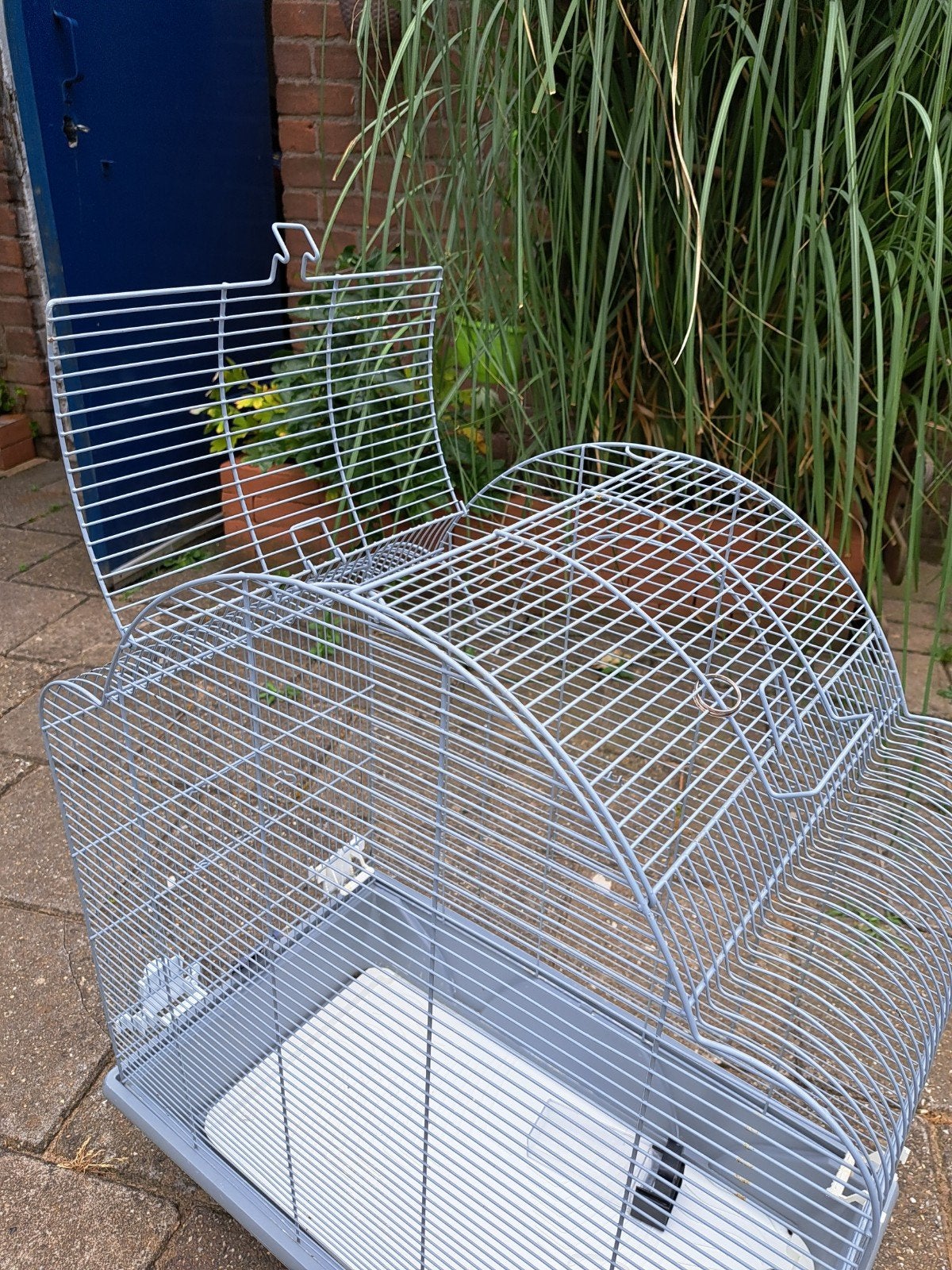 Vogelkooi met grijs witte onderbak, Ophalen, Kooi, Gebruikt, 60 tot 90 cm