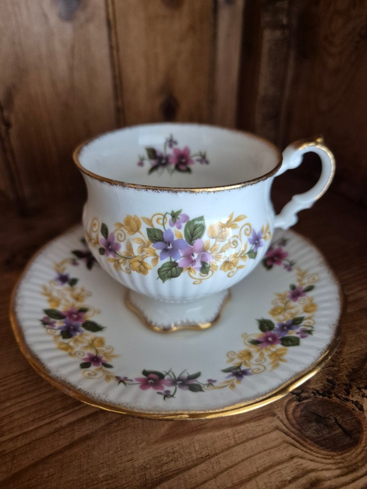 Elizabethan Fijne Bone China Kop en Schotel - Viooltjes, Antiek en Kunst, Antiek | Servies los, Ophalen