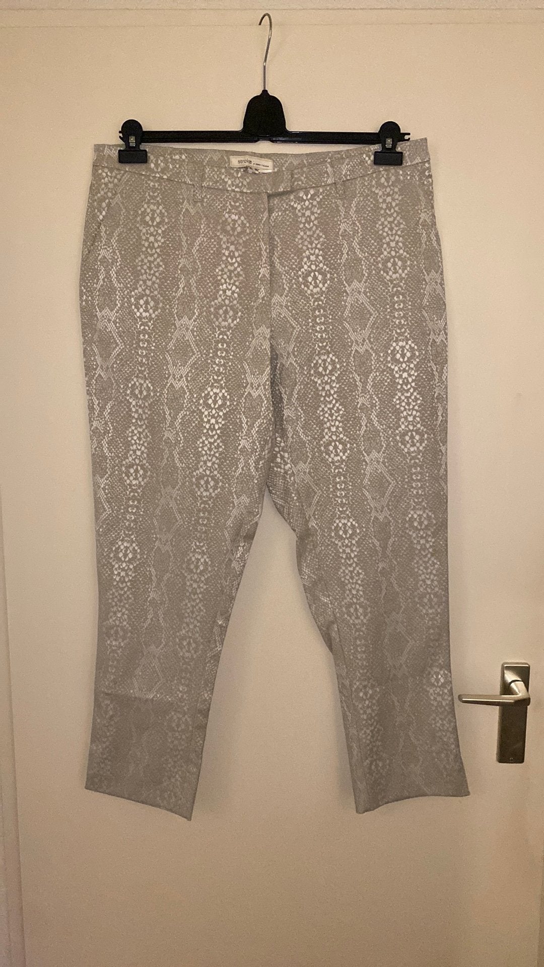 Nieuw mooie broek maat 44 merk Stroke by Berry Tielens, Kleding | Dames, Overige kleuren, Maat 42/44 (L), Nieuw, Ophalen of Verzenden