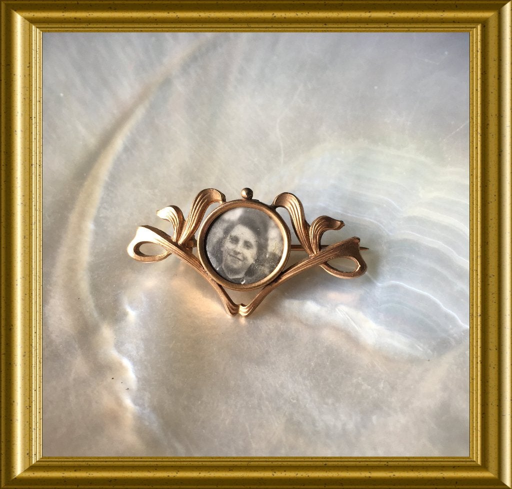 Art nouveau / jugendstil foto broche, Ophalen of Verzenden, Overige materialen, Broche
