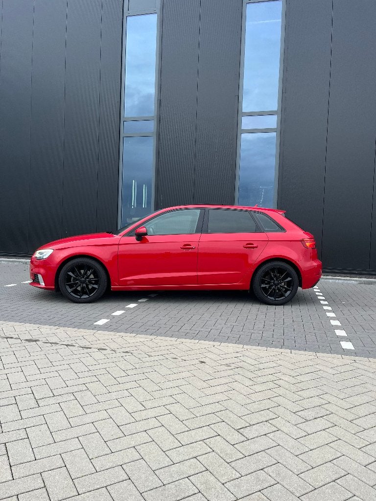 Audi A3 Sportback Bomvol Opties, Automaat, Xenon, Panorama, Stof, Origineel Nederlands, 630 kg, 3 cilinders