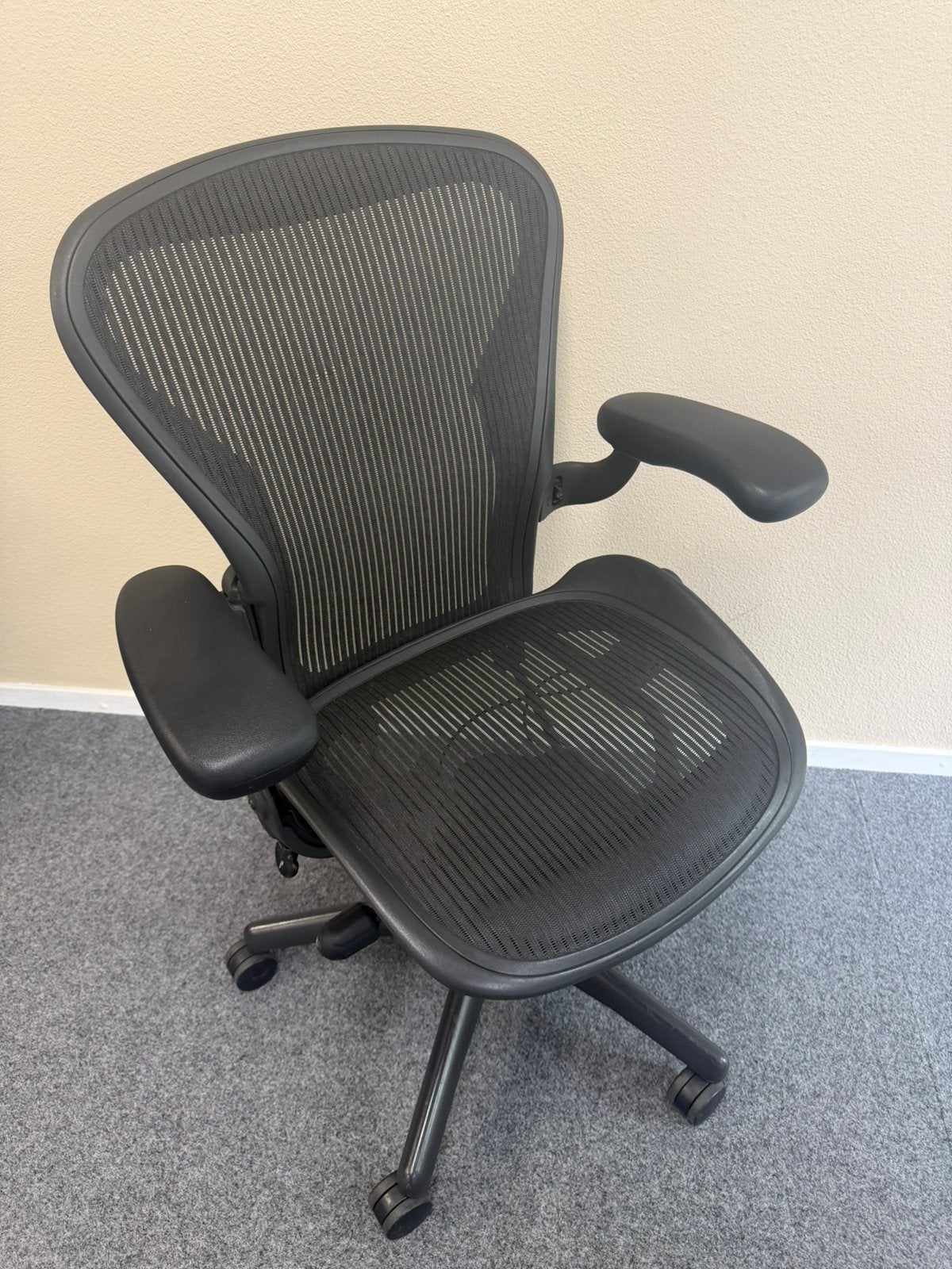 Herman Miller Aeron maat B, zwart, verstelbare armleuningen, Ophalen, Zwart, Zo goed als nieuw, Bureaustoel