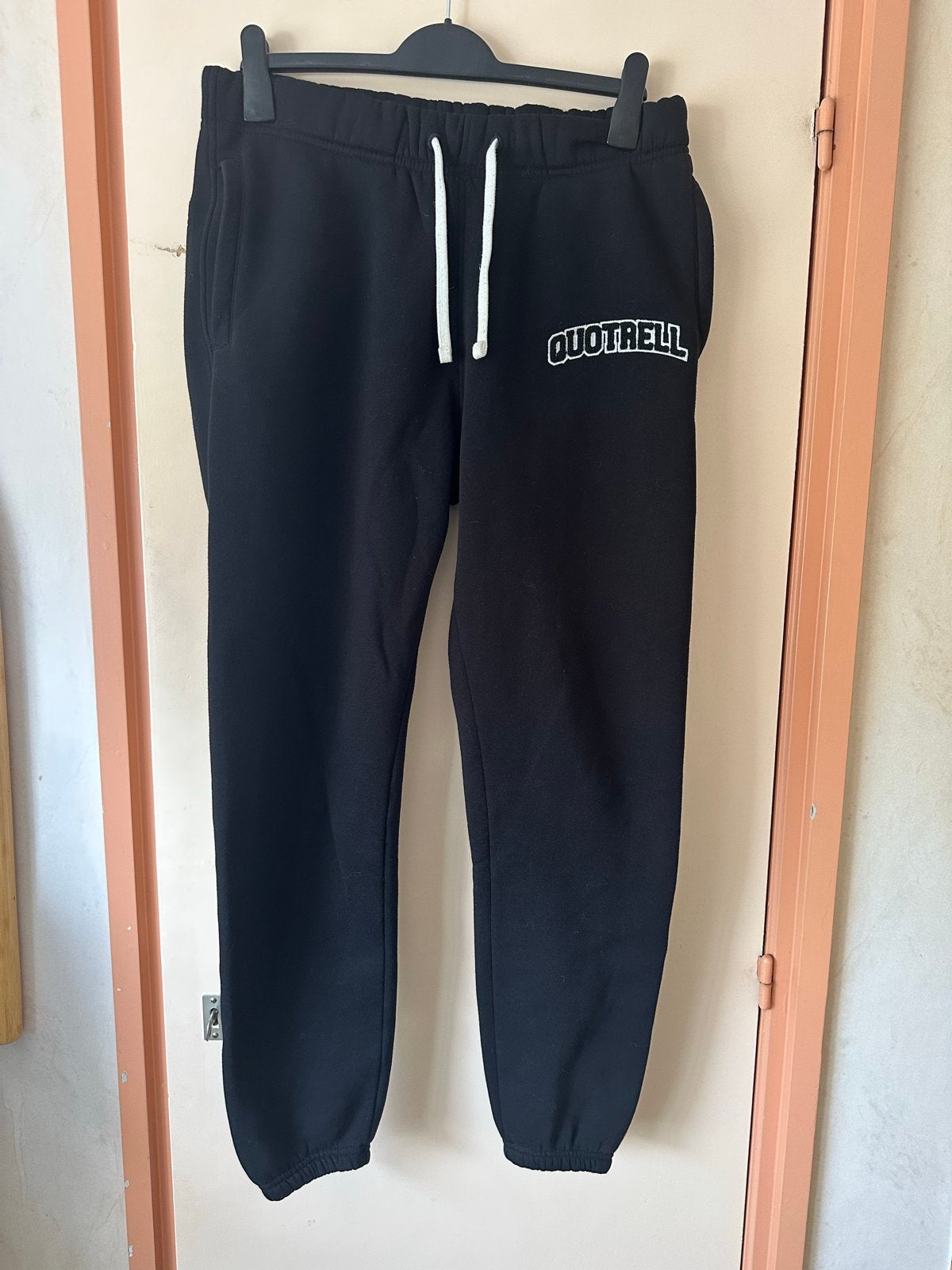 Quottrell Hoodie en Joggingbroek Set - Maat M, Kleding | Heren, Ophalen of Verzenden, Gedragen, Maat 48/50 (M), Zwart