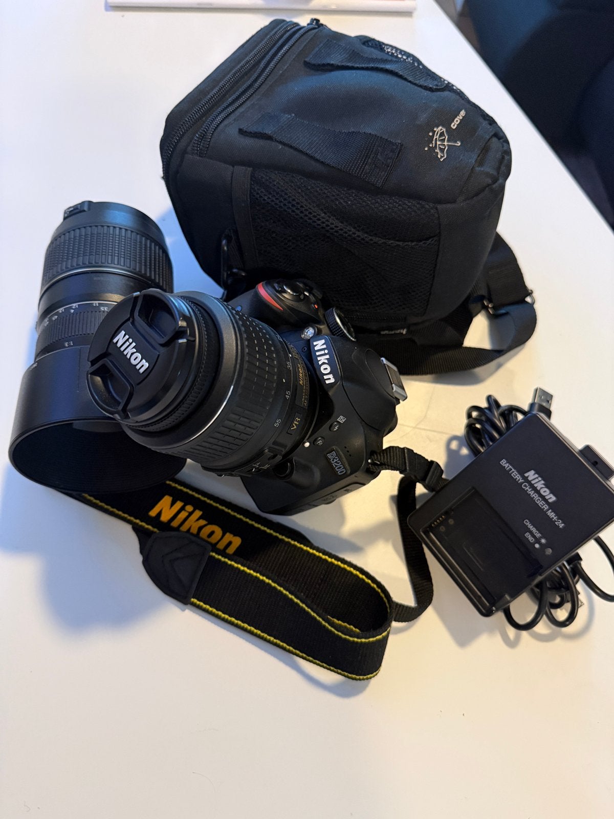 Nikon D3200 + 18-55 VR + Tamron 70-300, Ophalen, Zo goed als nieuw, Nikon, 8 keer of meer