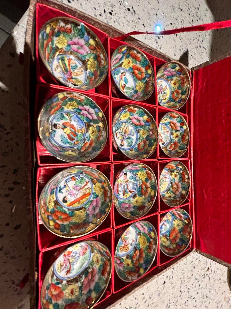 12 Chinese porseleinen theekopjes met dierenriem decoratie, Ophalen of Verzenden