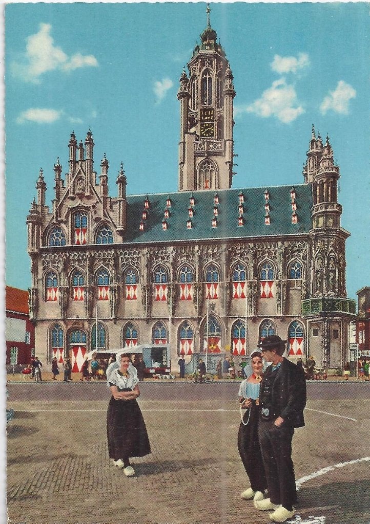 kr28 Gelopen ansichtkaart Middelburg klederdracht Zeeland, Ophalen of Verzenden, 1980 tot heden, Gelopen, Zeeland