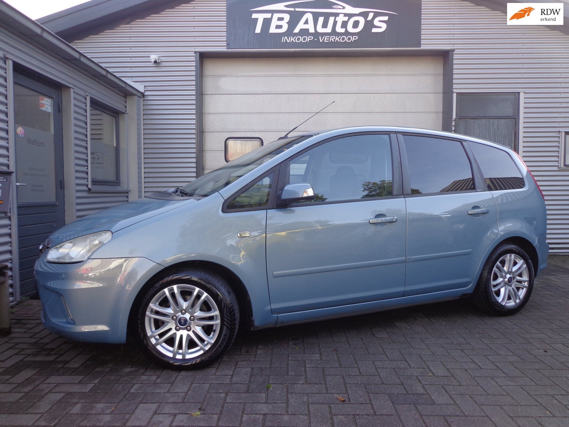 Ford C-Max 1.8-16V GHIA ! CLIMA / APK 14-10-2027 !, Auto's, Voorwielaandrijving, Gebruikt, Zwart, 4 cilinders