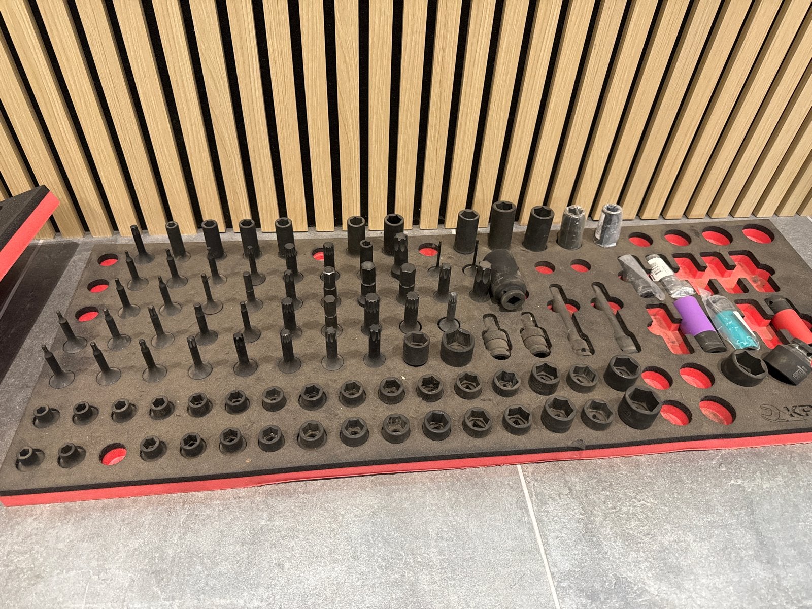 Uitgebreide doppenset met diverse bits en verlengstukken, Ophalen of Verzenden, Gebruikt, Gereedschapsset, Overige merken