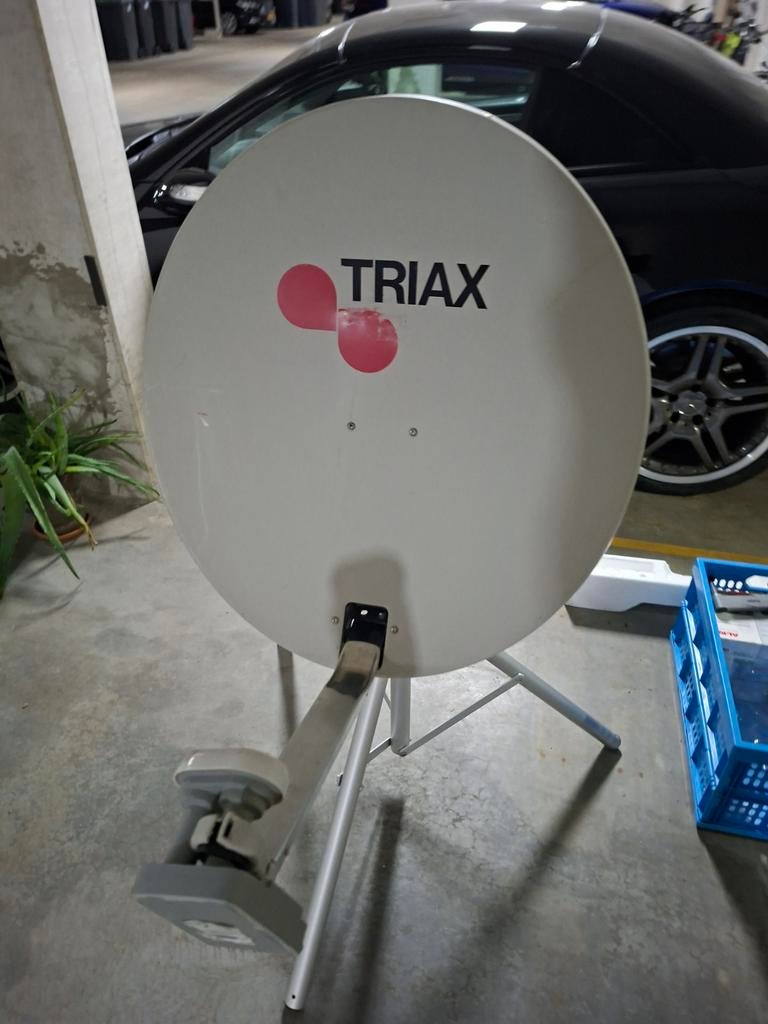 Schotelantenne met dubbele kop. Met receiver., Ophalen