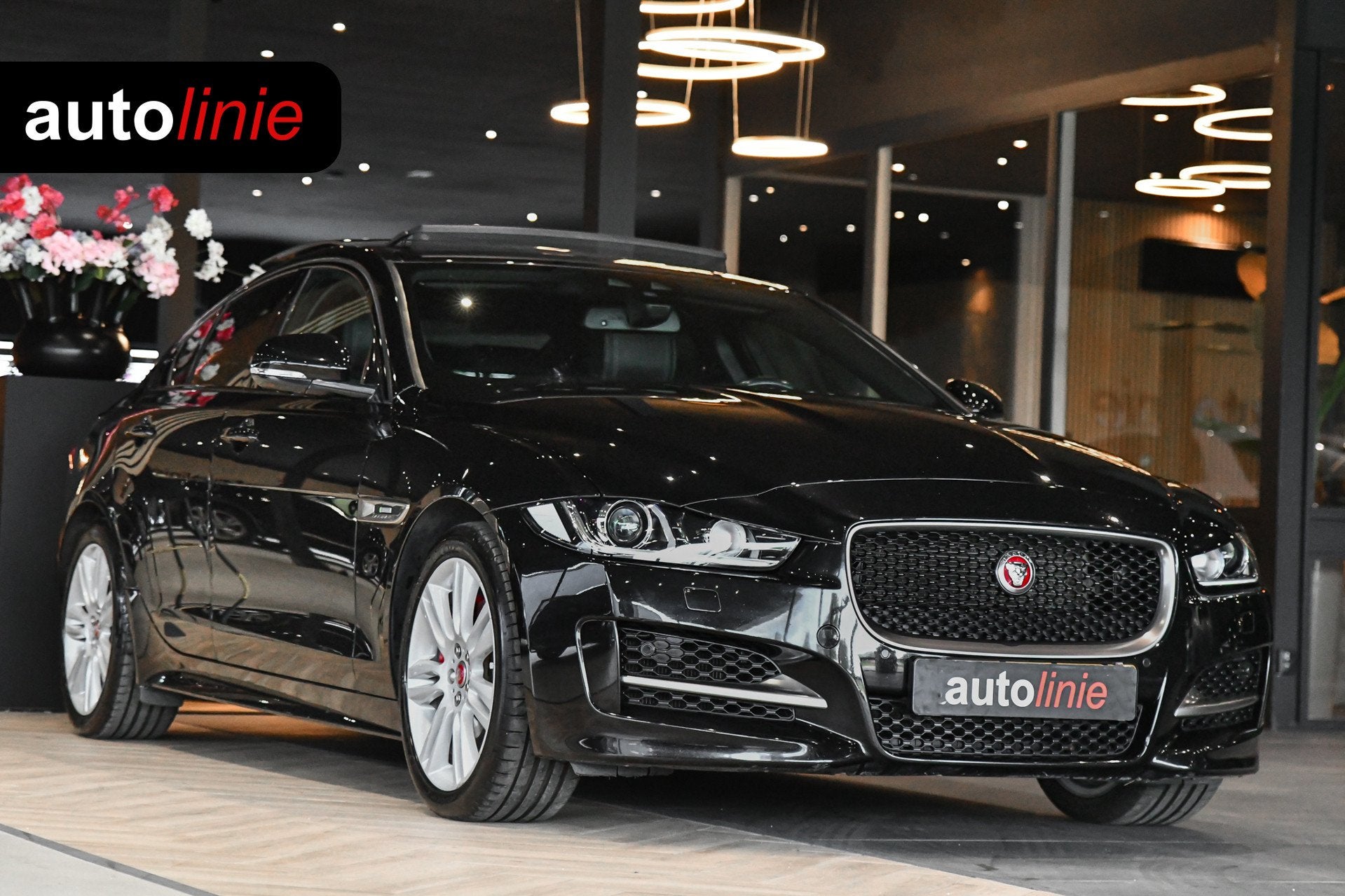 Jaguar XE 2.0 R-Sport, Panorama, Meridian, Leder, Memory, Ca, Auto's, Jaguar, Automaat, Achterwielaandrijving, 4 cilinders, Zwart