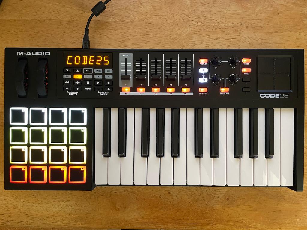 M-Audio Code 25 USB MIDI Keyboard Controller, Muziek en Instrumenten, Keyboards, Ophalen of Verzenden, Zo goed als nieuw, Overige aantallen