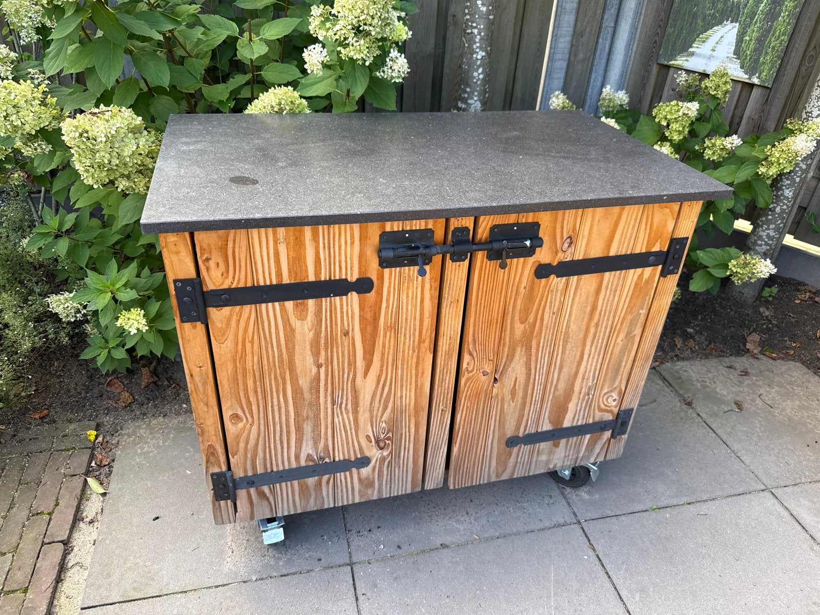 Buitenkeuken met koelkast en composiet blad op wielen, Ophalen, Gebruikt, Vrijstaand