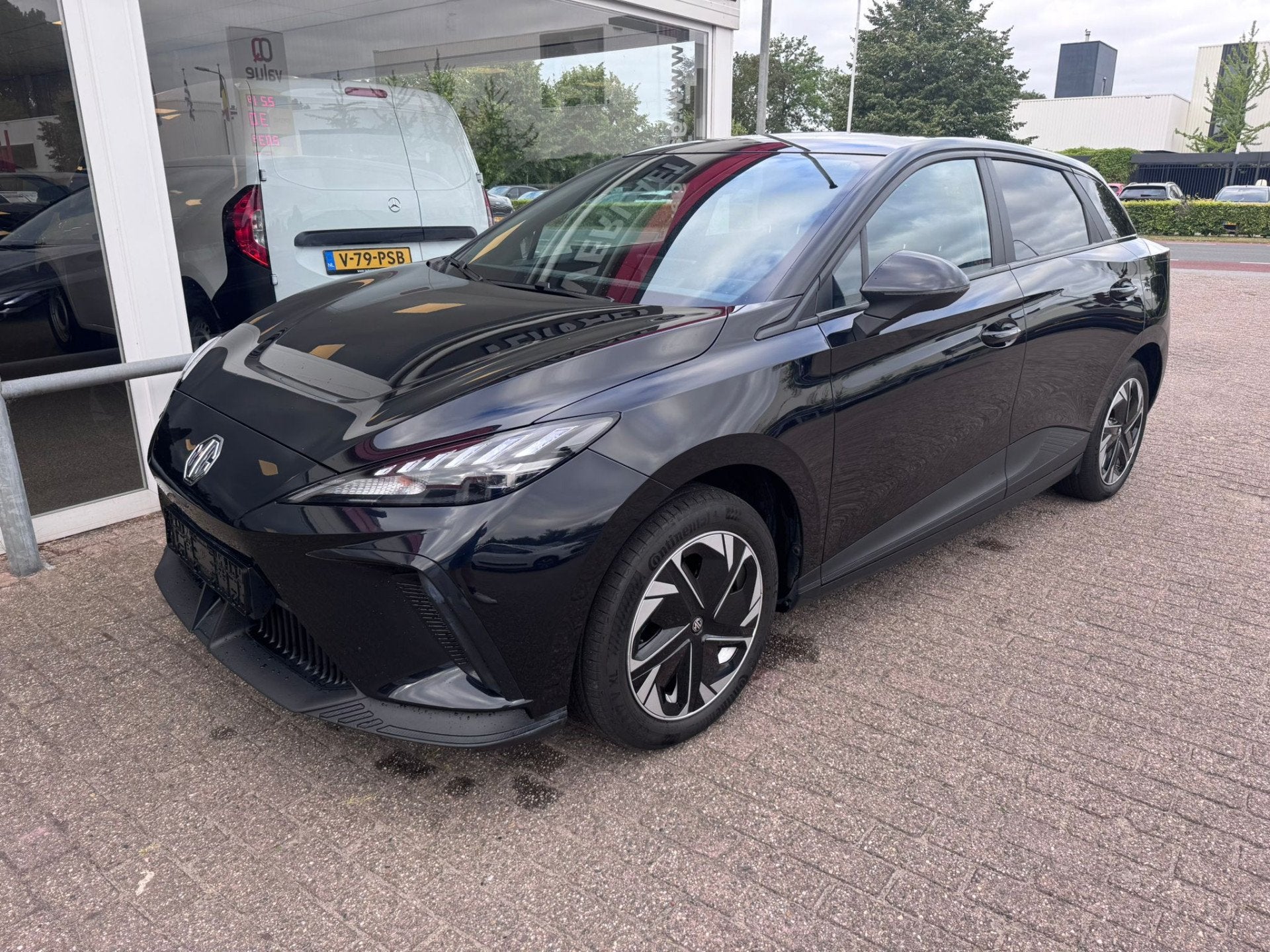 MG MG4 Electric Comfort 64 kWh, Auto's, Automaat, Parkeersensor, Stof, Zwart