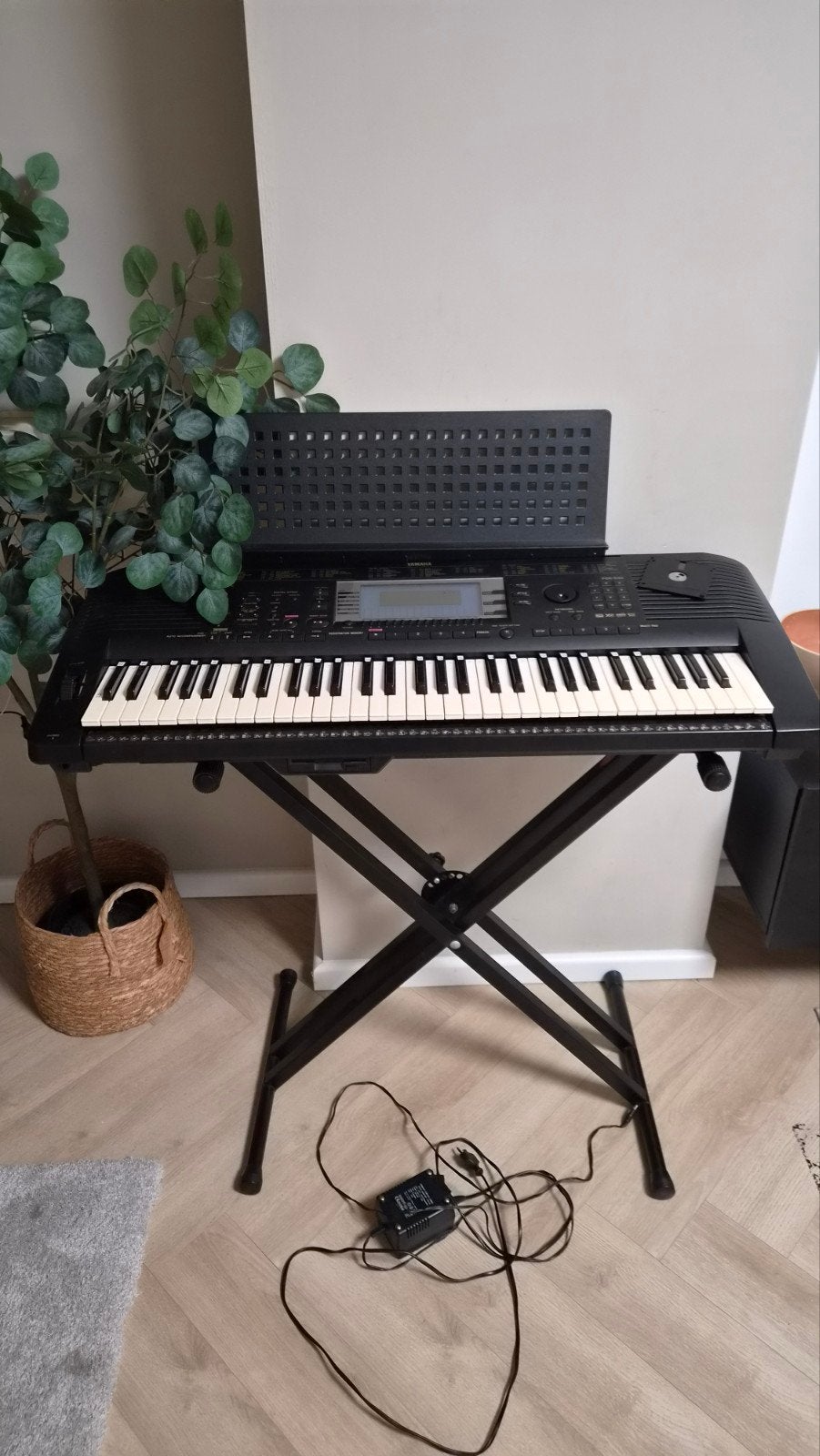 Yamaha PSR-630 Keyboard met standaard, Yamaha, Ophalen of Verzenden, Met standaard, 61 toetsen