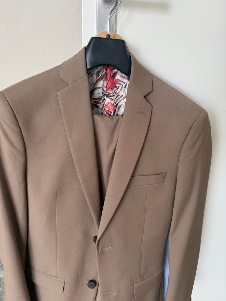 Stijlvolle Heren Pakken - Diverse Kleuren en Maten, Kleding | Heren, Kostuums en Colberts, Ophalen of Verzenden, Zo goed als nieuw