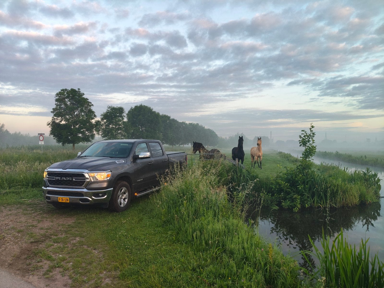 Bijna nieuwe RAM  15800km., Automaat, Stof, Bruin, Vierwielaandrijving