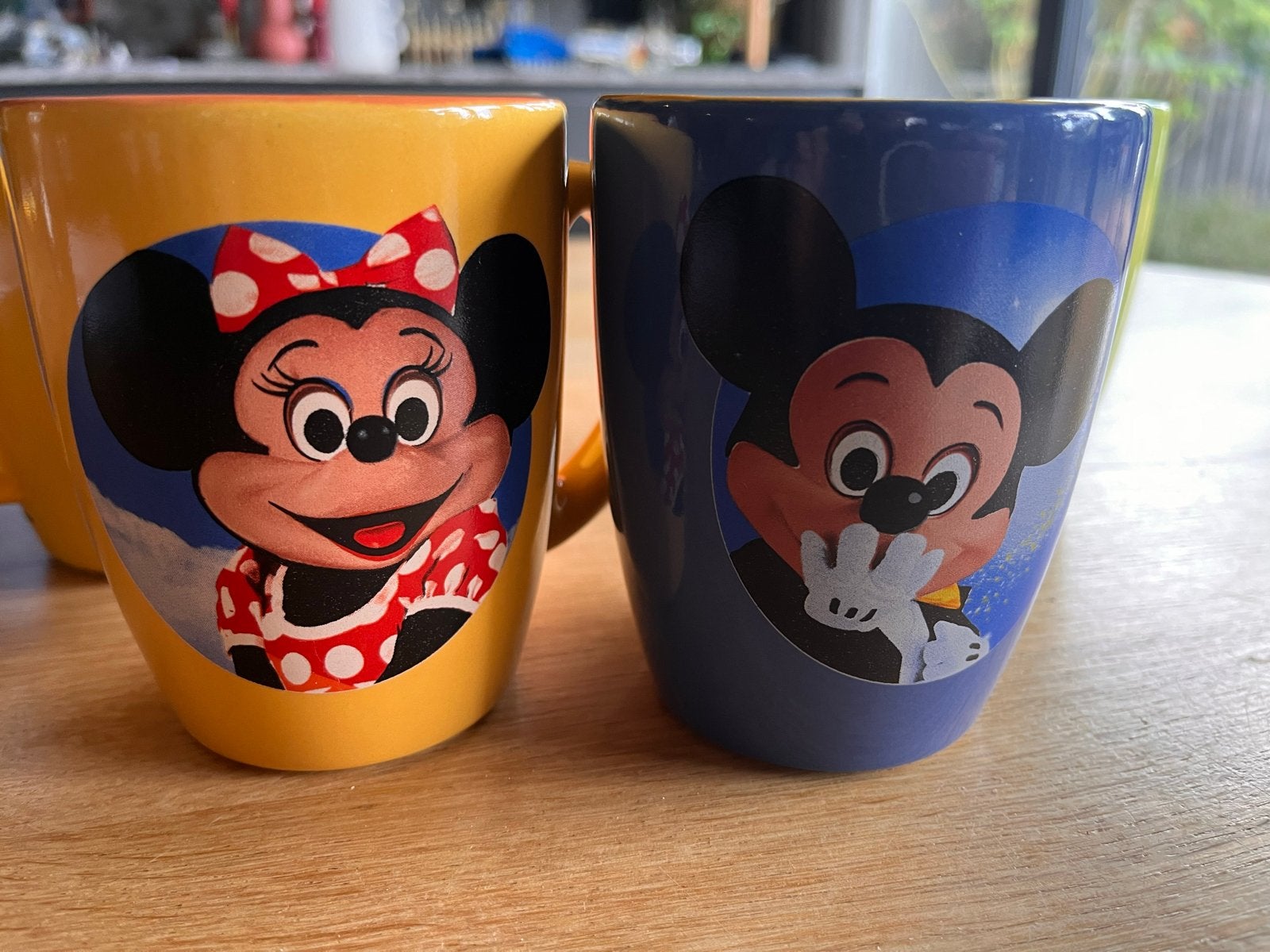 Complete set van 6 Disneyland Paris mokken, Huis en Inrichting, Overige merken, Keramiek, Zo goed als nieuw, Overige stijlen