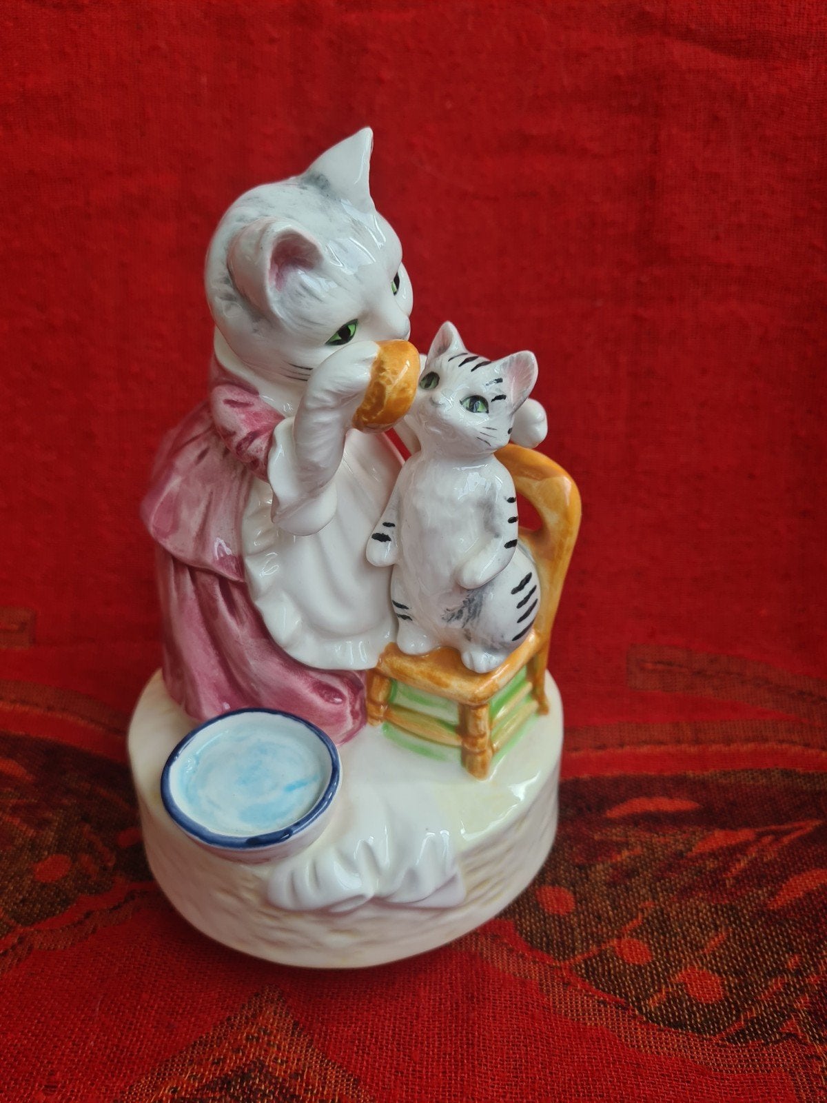 Beatrix Potter porseleinen muziekdoosje Mrs Tabitha Twitchit, Antiek en Kunst, Antiek | Keramiek en Aardewerk, Ophalen of Verzenden
