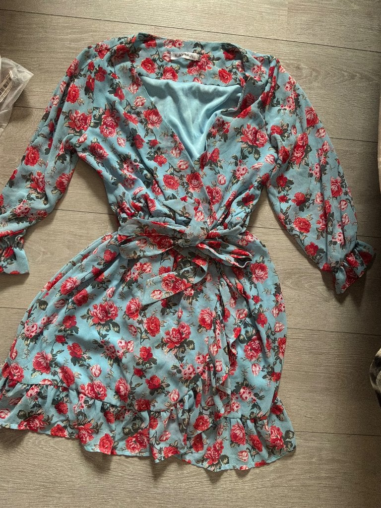 lichtblauw bloemen rozen rood jurkje lange mouwen strikje, Maat 38/40 (M), Blauw, Nieuw, Ophalen of Verzenden
