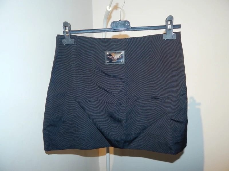 Dolce & Gabbana eerstelijns rok zilver hardware label voor, Maat 38/40 (M), Dolce & Gabbana, Verzenden, Zwart