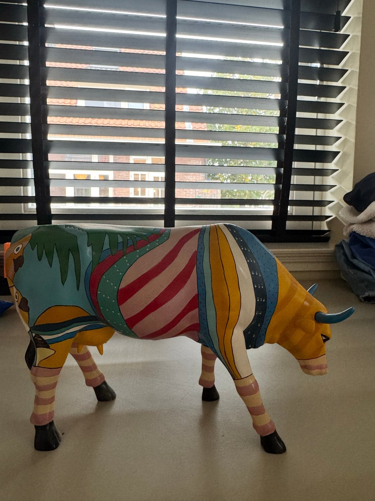 Kleurrijk CowParade vensterbankbeeld, Antiek en Kunst, Kunststof, Zoogdier, Beeld, Europa