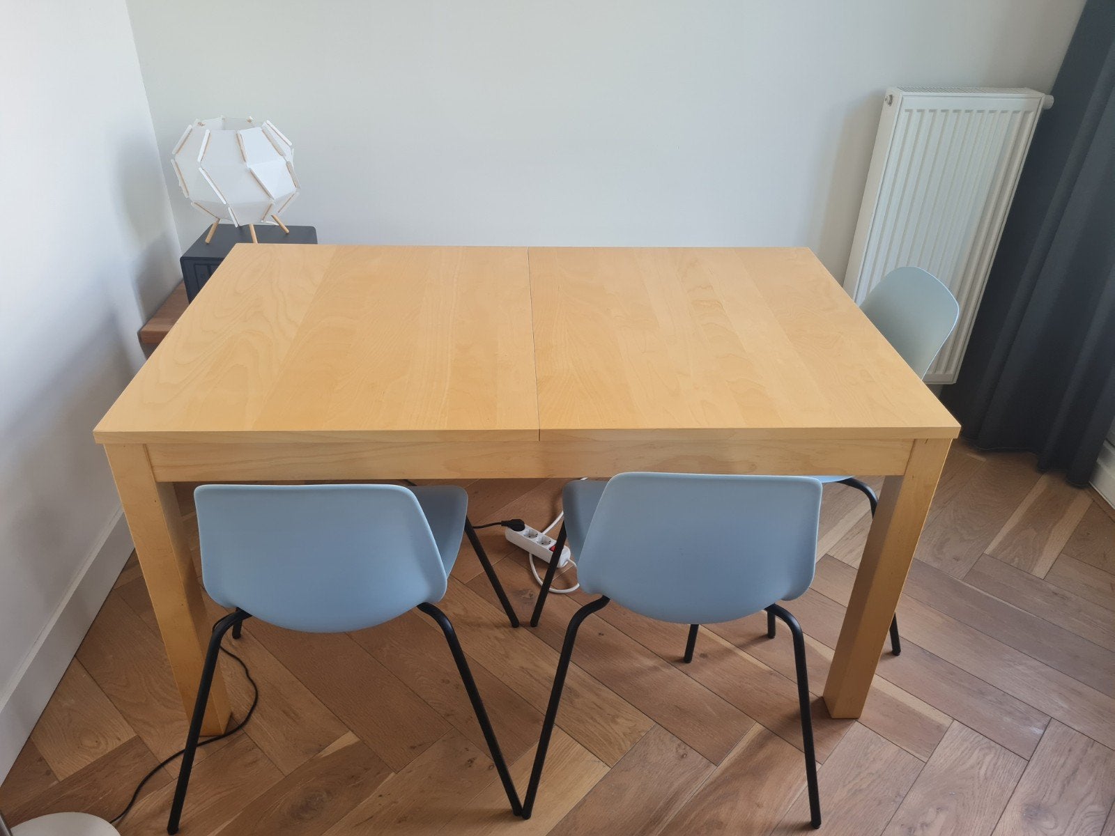 Uitschuifbare eettafel Bjursta + 3x blue chairs, Ophalen, Gebruikt, 50 tot 100 cm, Modern Scandinavisch