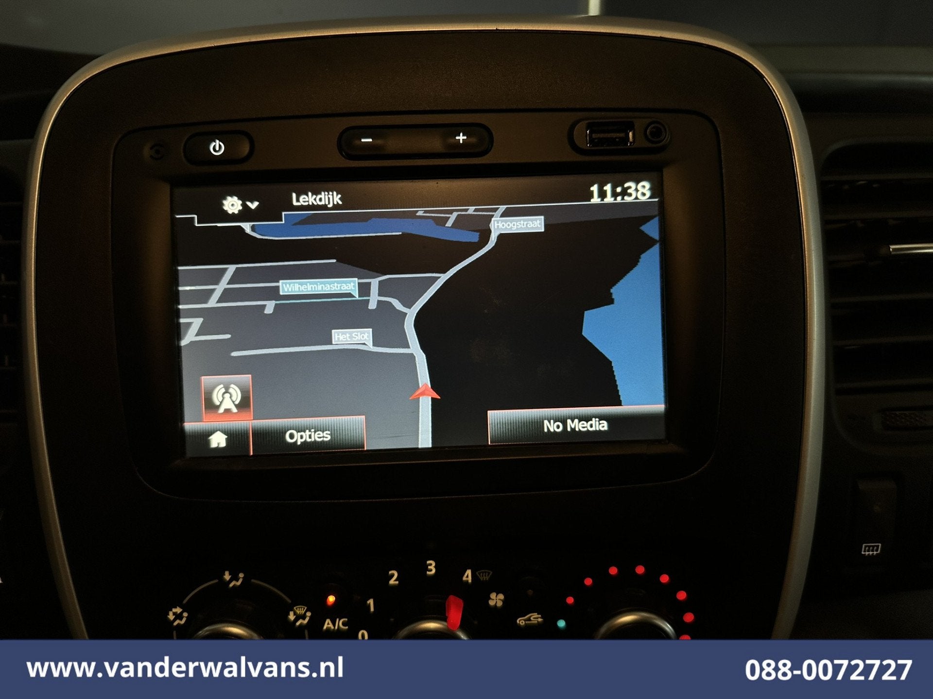 Renault Trafic 2.0 dCi 120pk L2H1 Euro6 Airco | Imperiaal |, Voorwielaandrijving, Dealer onderhouden, Stof, Gebruikt