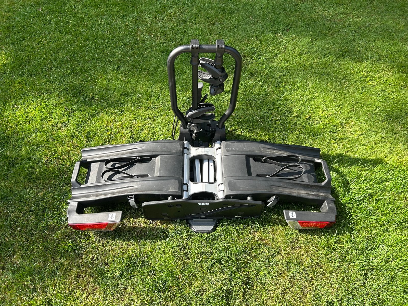 Thule Easyfold XT933 Black Edition fietsendrager + oprijgoot, Ophalen, Elektrische fiets, Zo goed als nieuw, 2 fietsen