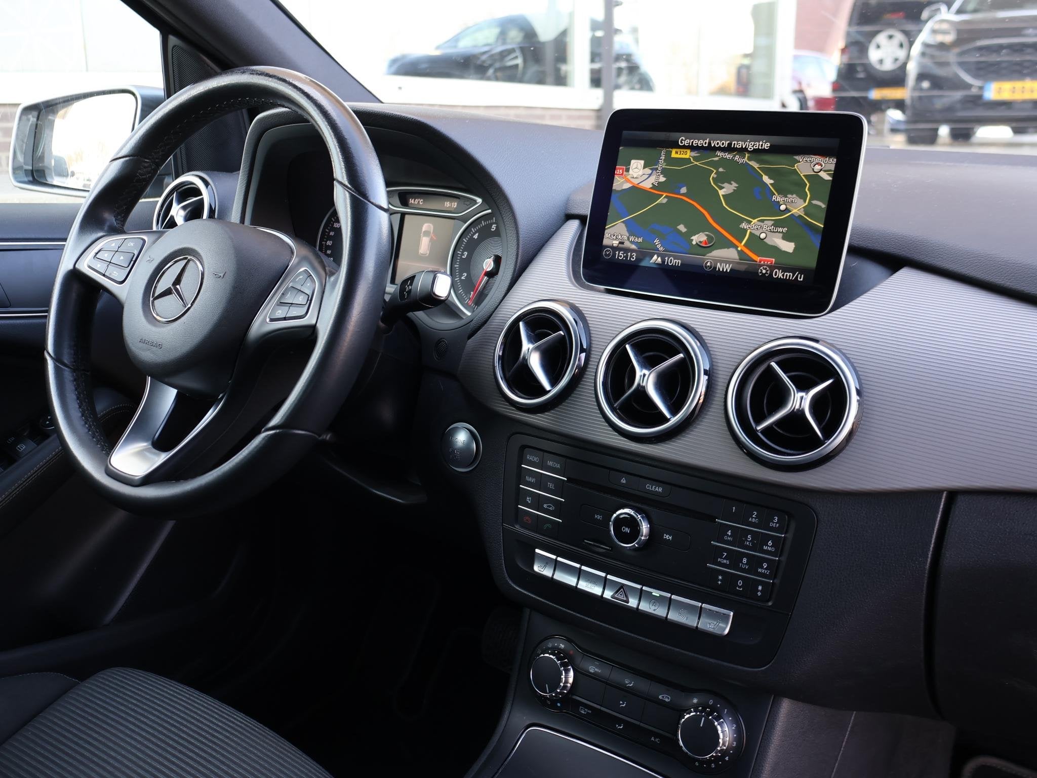 Mercedes-Benz B-klasse 180 AUT. + 19 INCH LMV | TREKHAAK | L, Gebruikt, Euro 6, 4 cilinders, 122 pk