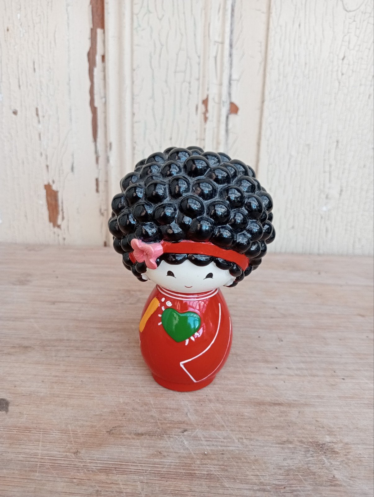 Vintage Japanse Kokeshi-stijl pop met afro en bloem, Verzamelen, Ophalen of Verzenden, Gebruikt, Pop