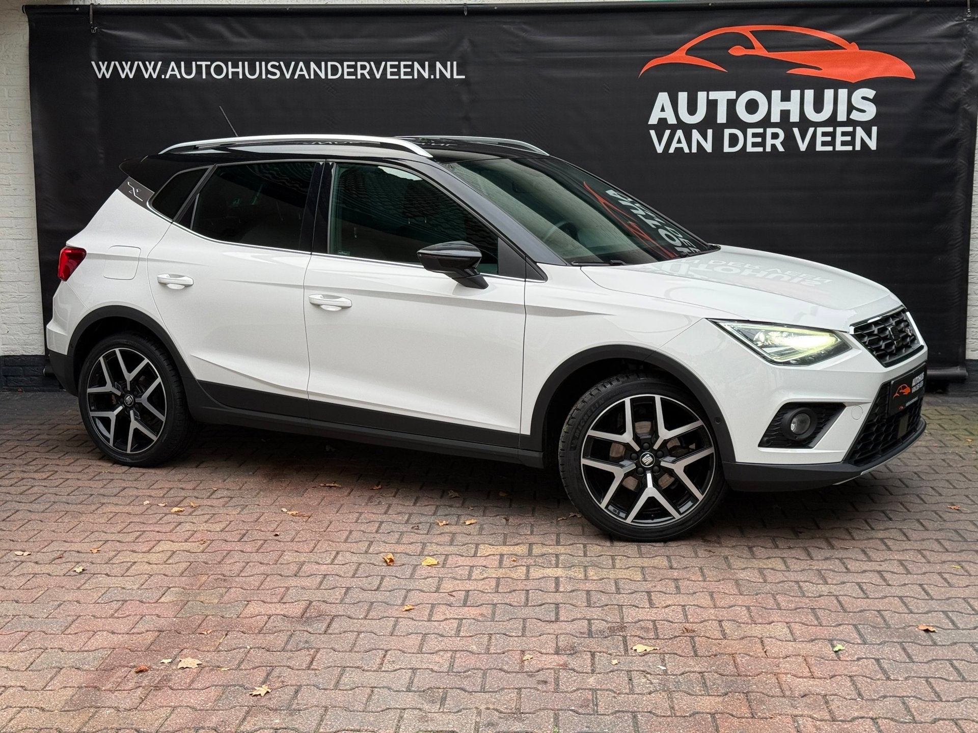 Seat Arona 1.0 TSI FR Business Intense, ACC/Camera/DSG/Beats, Dealer onderhouden, 116 pk, Bedrijf, Grijs