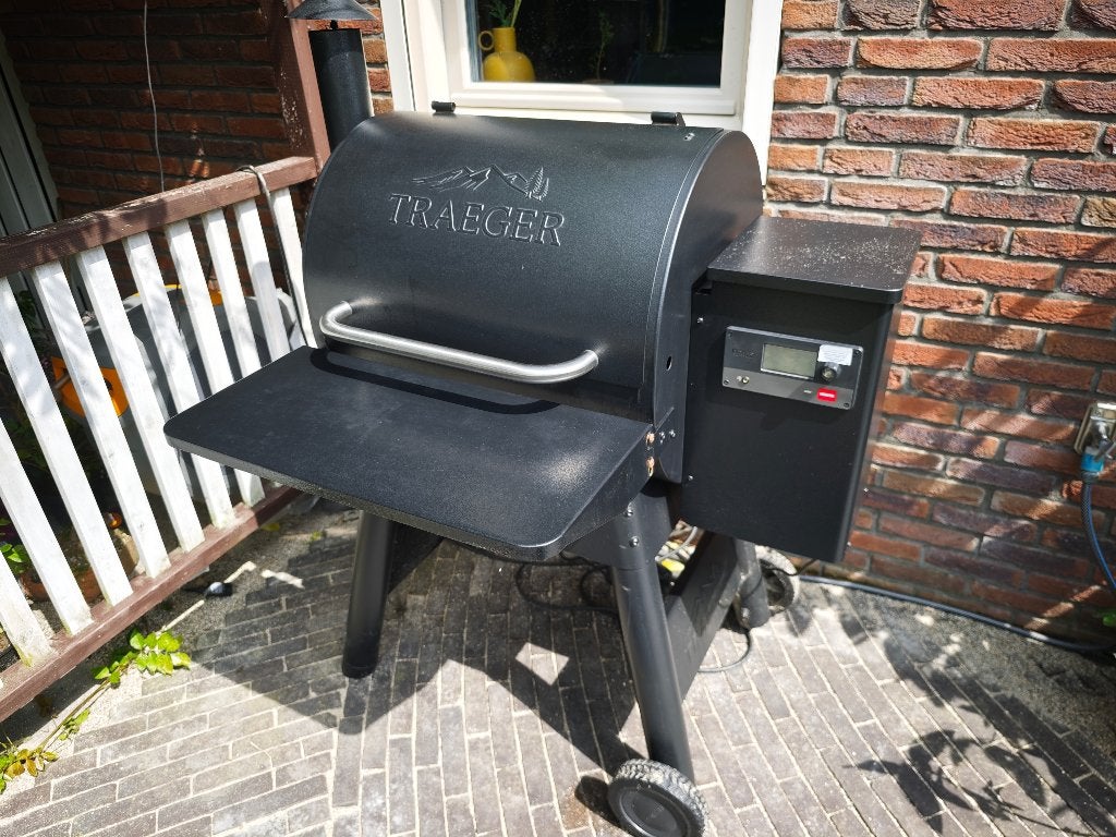 Traeger pelletgrill, Tuin en Terras, Houtskoolbarbecues, Ophalen, Gebruikt, Met accessoires