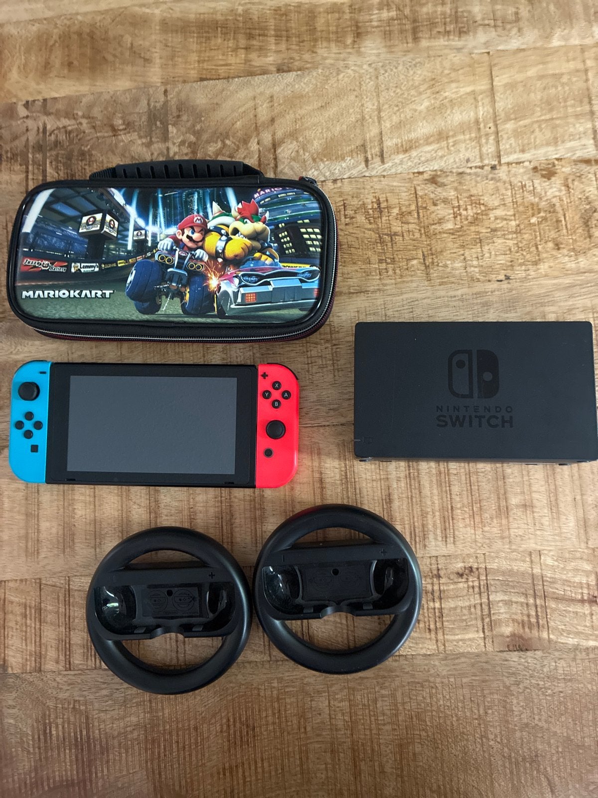 Nintendo Switch met Mario Kart hoes en stuurwielen, Ophalen of Verzenden, Zo goed als nieuw, Met 2 controllers, Switch Original