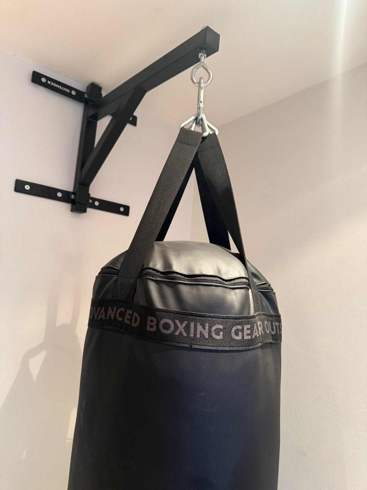 Bokszak met muurbeugel - Outshock Advanced Boxing Gear, Ophalen, Zo goed als nieuw, Bokszak