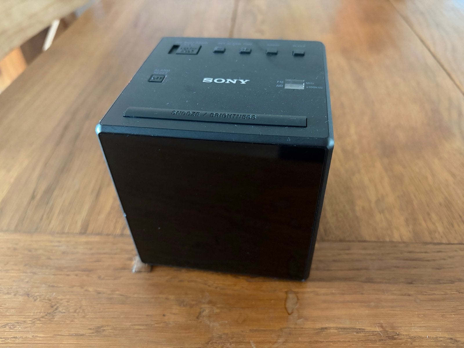 Sony ICF-C1 Cube Wekkerradio - Zwart, Ophalen of Verzenden, Gebruikt, Digitaal