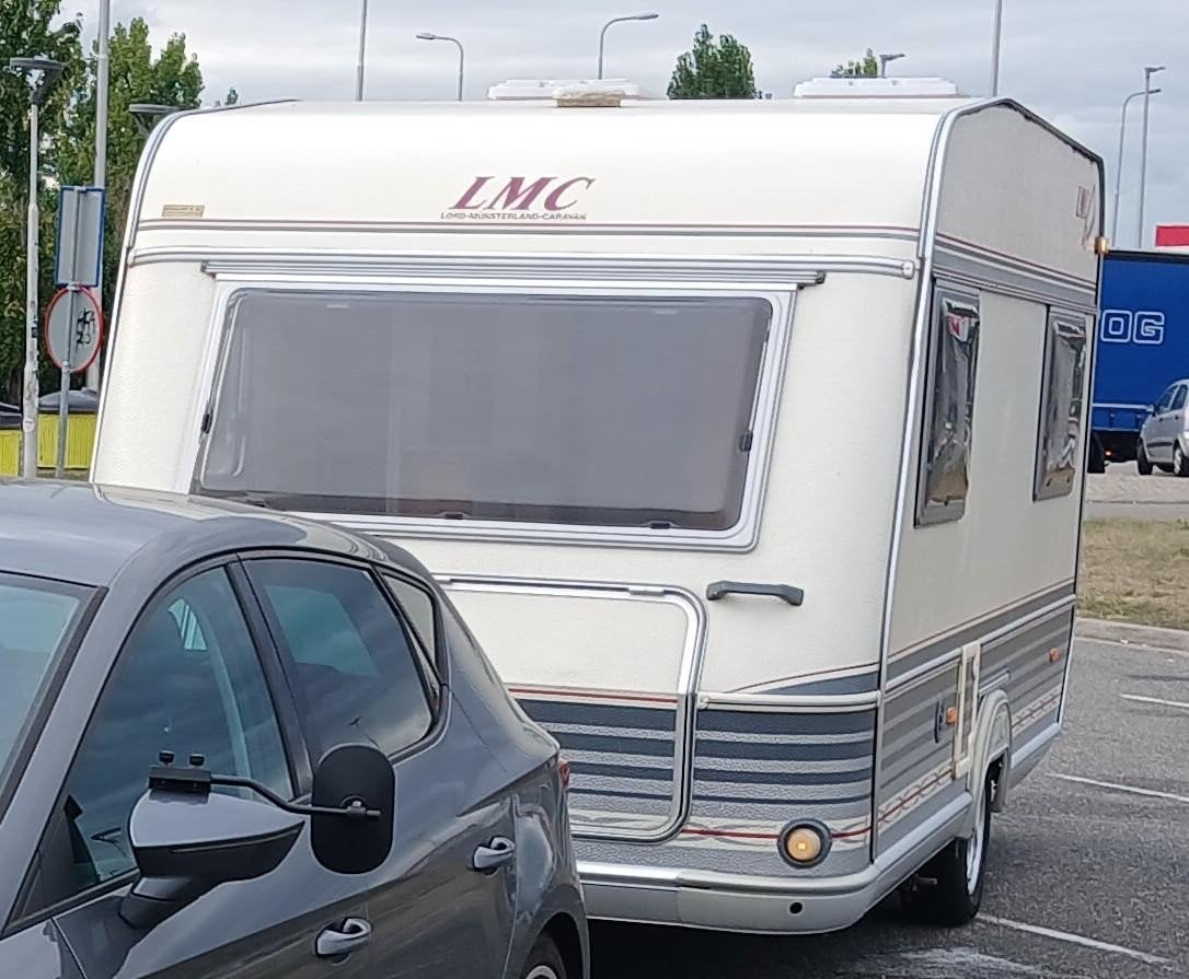 LMC Caravan met voortent en complete inrichting, Caravans en Kamperen, Treinzit, 750 - 1000 kg, Particulier, 4 tot 5 meter