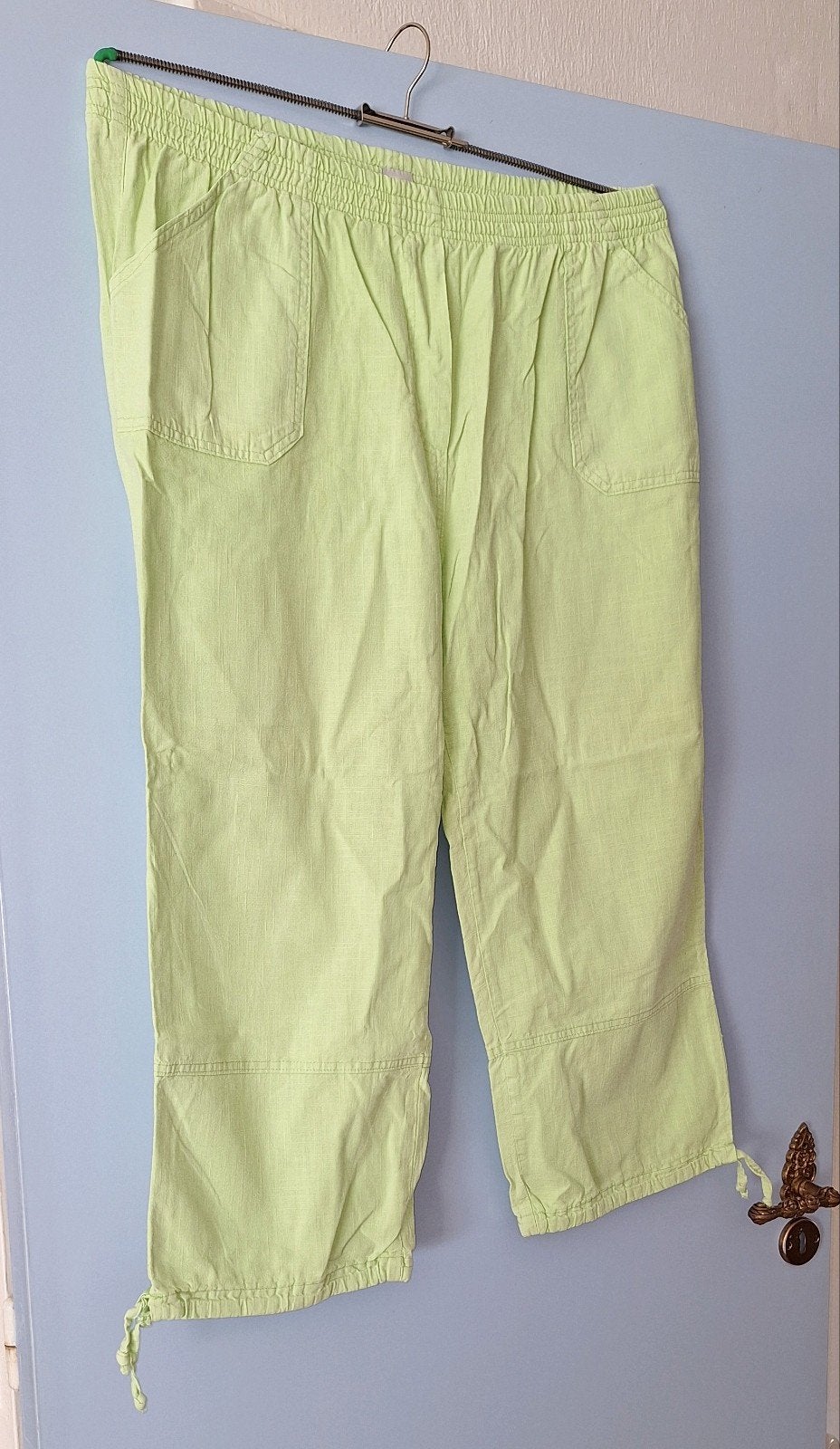 NIEUWE DAMES ZOMERBROEK
MAAT 46
KLEUR LICHT GROEN
1 3/8

€ 1, Maat 46/48 (XL) of groter, Nieuw, Ophalen of Verzenden, Driekwart