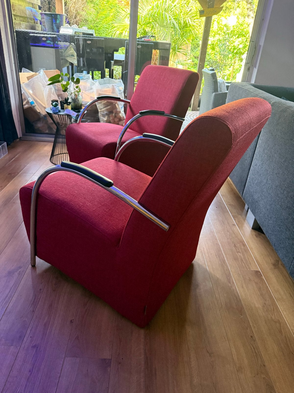 Twee rode fauteuils met chromen armleuningen, Ophalen, Gebruikt, Twee, Metaal
