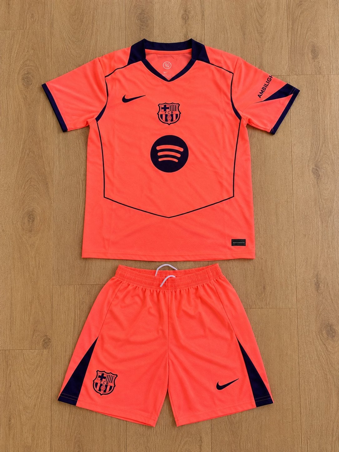 FC Barcelona Neon Football Kit – Jersey & Shorts – Size M, Maat M, Verzenden, Nieuw, Trainingspak