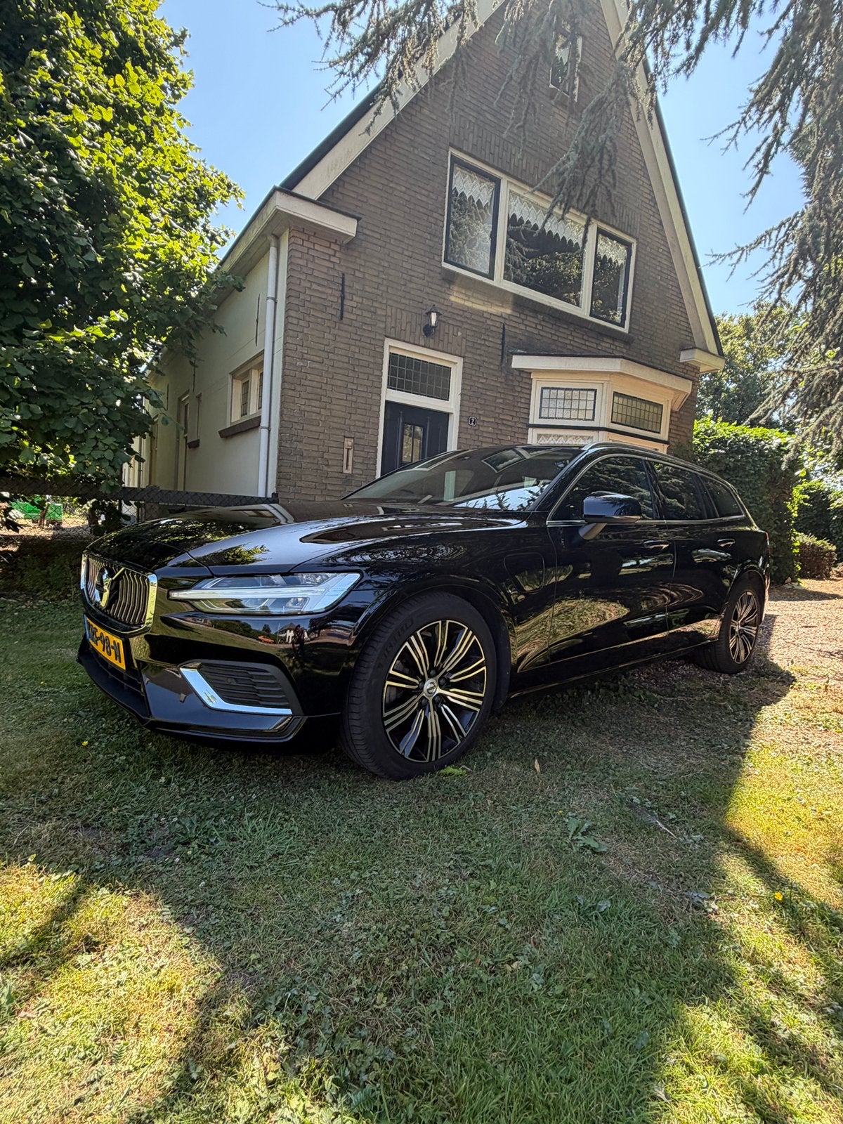 Zeer complete en nette Volvo V60 T6 KOMBI PHEV 2022, Auto's, Stof, 1969 cc, Lichtsensor, Zwart