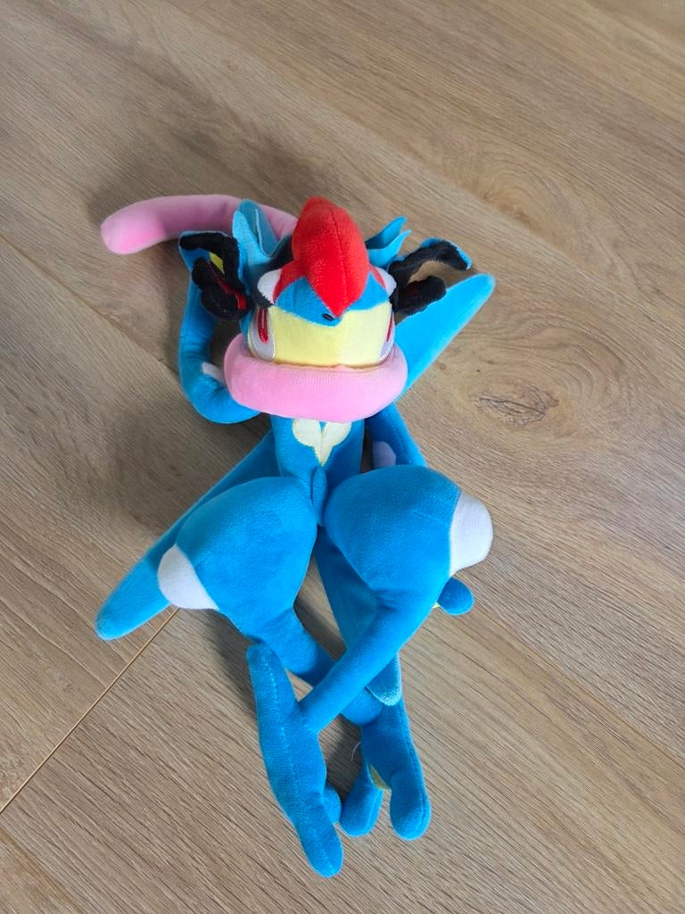 Pokémon Greninja knuffel - Zo goed als nieuw, Kinderen en Baby's, Speelgoed | Knuffels en Pluche, Overige typen, Blauw, Ophalen of Verzenden