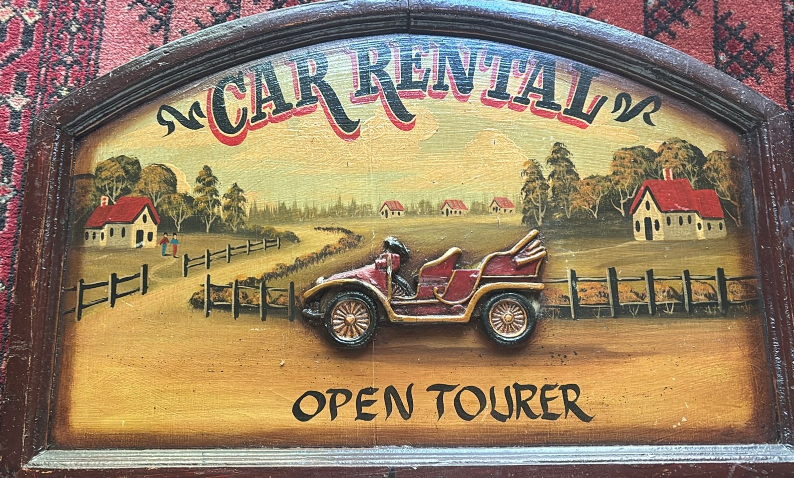 Vintage 3D wandpaneel”car rental”open tourer., Ophalen