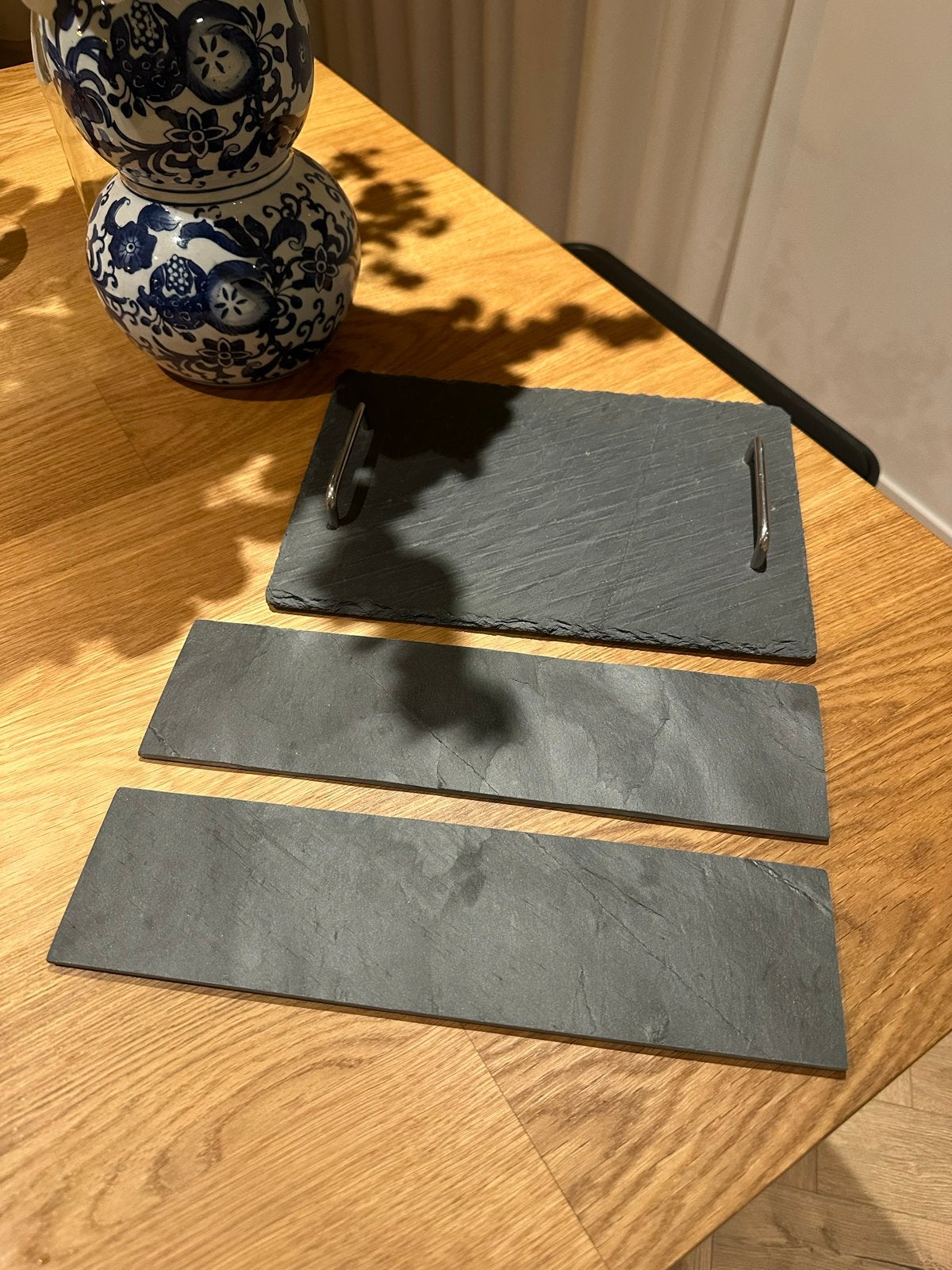 Leisteen Sushi Serveerplaten met RVS Handvaten, Gebruikt, Snij-/serveerplank, Ophalen of Verzenden, Steen/keramiek