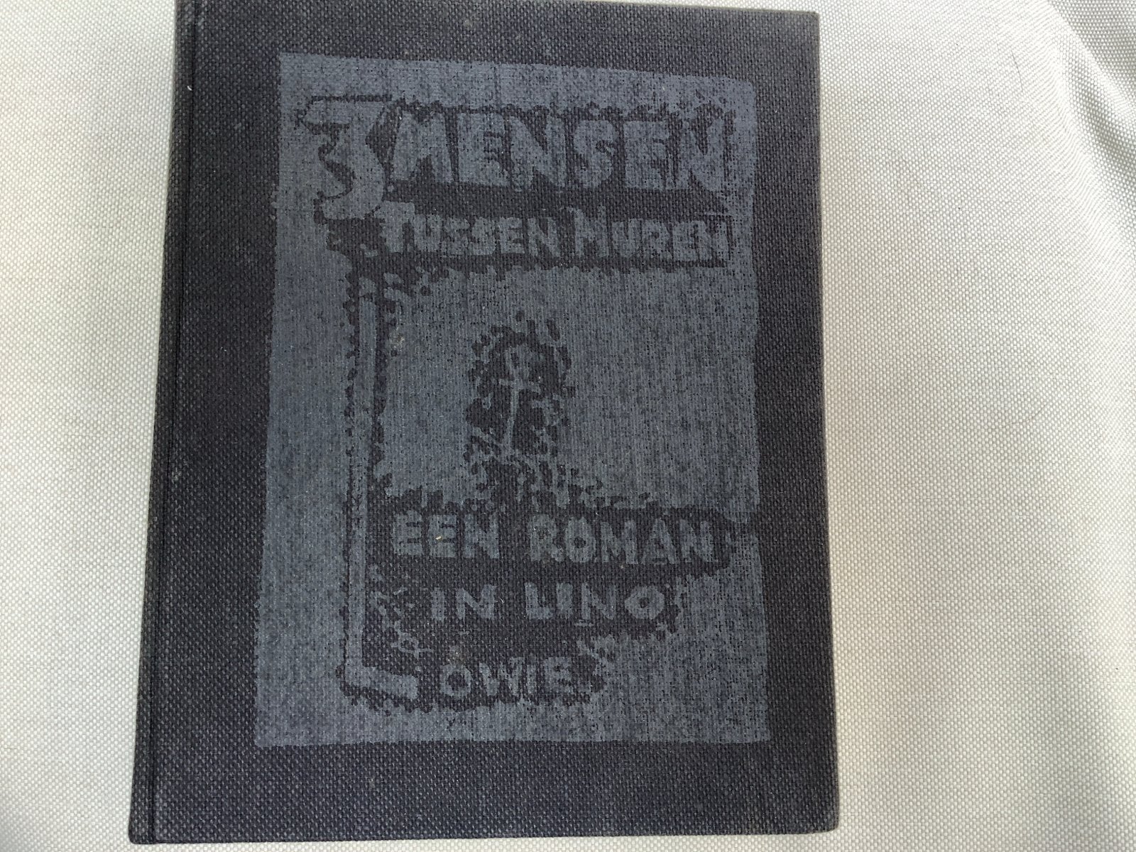 3 Mensen Tussen Muren - Louis Paul Boon (1969), Boeken, Romans, Zo goed als nieuw, Nederland, Ophalen of Verzenden
