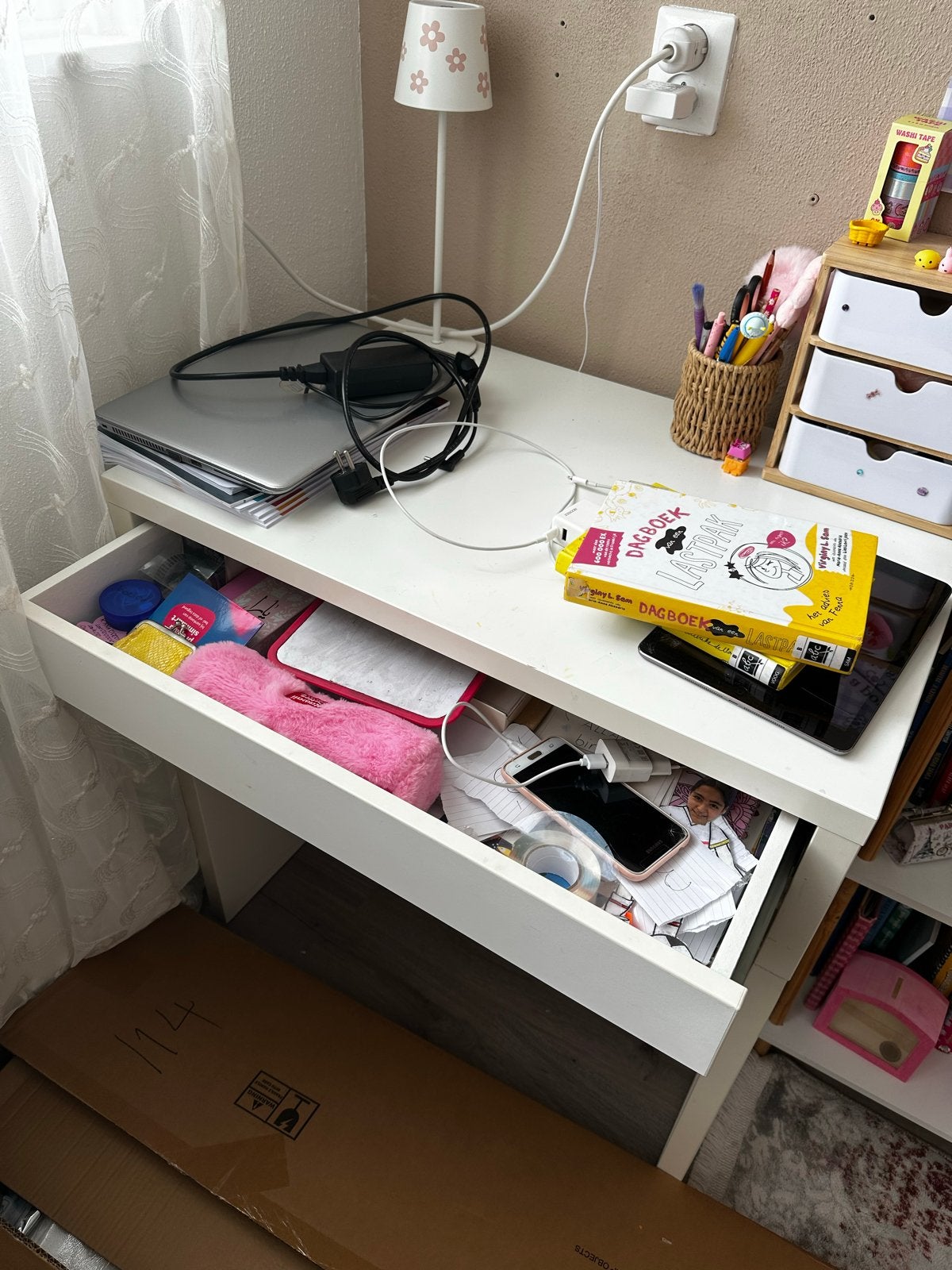 Wit kinderbureau met lade - Ideaal voor studie en hobby, Gebruikt, Met lades, Ophalen of Verzenden, Wit