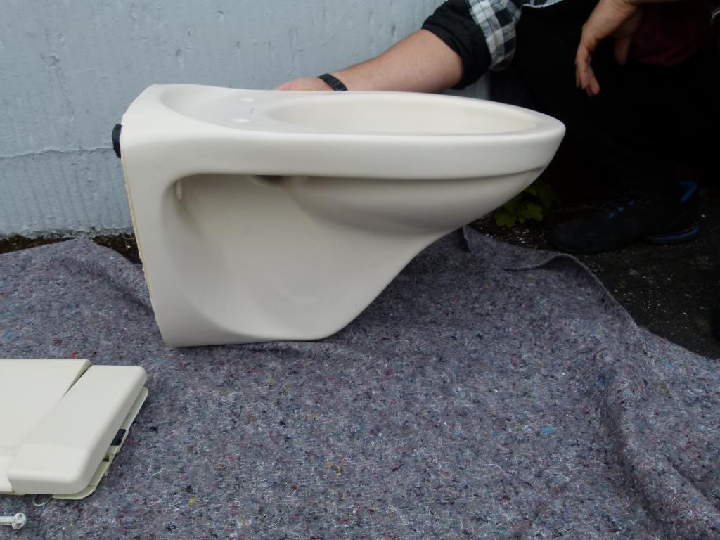 vintage toilet hangmodel Villeroy Boch 1978 eierschaal, Ophalen, Zo goed als nieuw, Steen, Toilet