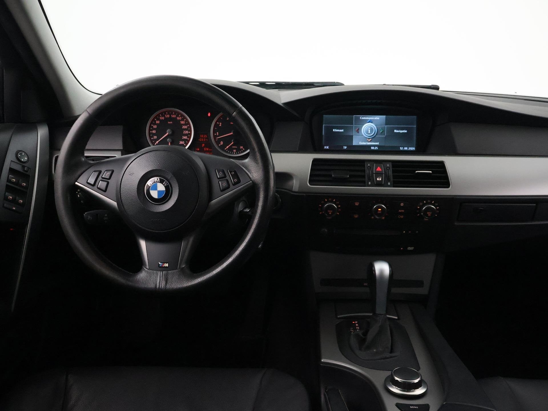 BMW 5-serie Touring 530xi 258 PK EXECUTIVE AUT. + 19 INCH BR, Auto's, Automaat, Gebruikt, Zwart, 1675 kg